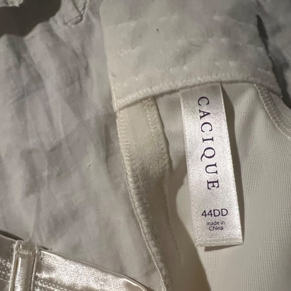 Bra Lot - 6 bras - 1 44D, 4 44 DD, 1 46DD - Picture 11 of 14